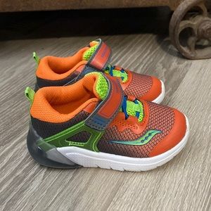 Saucony shoes/6C
